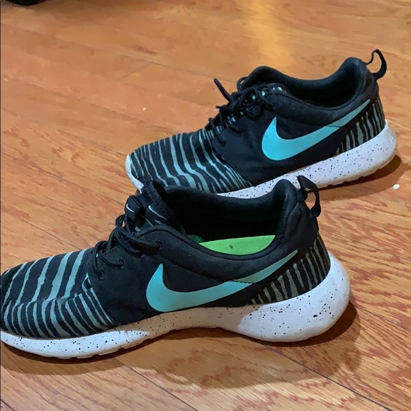 Custom Nike roshes - Picture 2 of 4